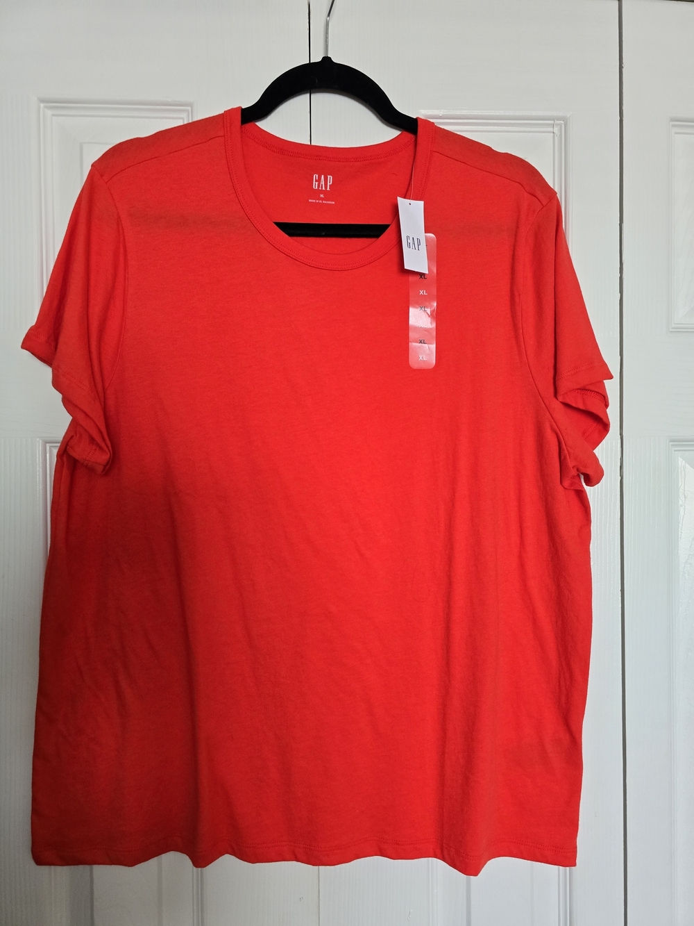 GAP Women's Short Sleeve Crew T-Shirt in Bright Red